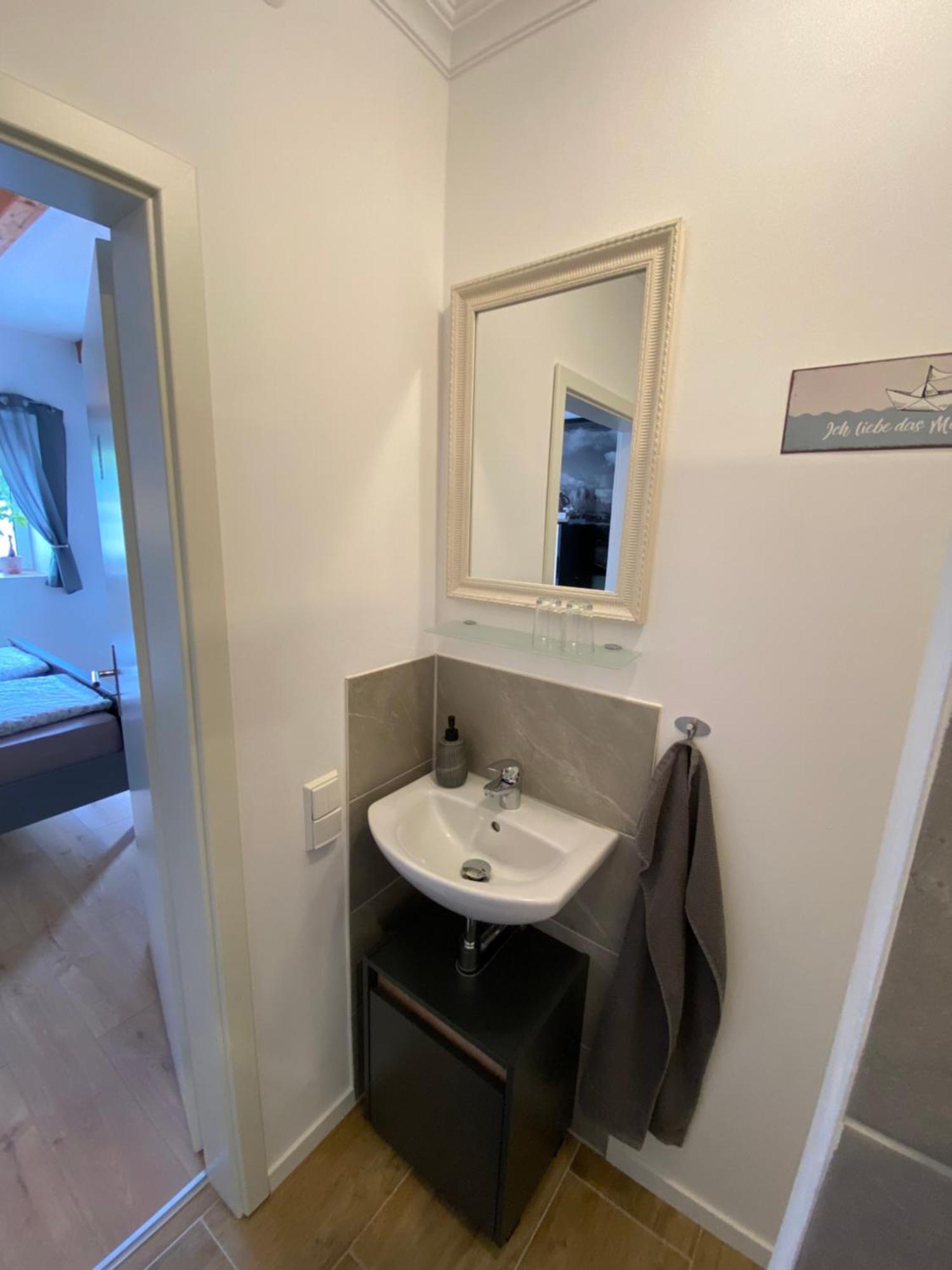 Kleines Doppelzimmer Mit Eigenem Bad Und Kuehlschrank, Frisch Saniert Фридрихског Екстериор снимка